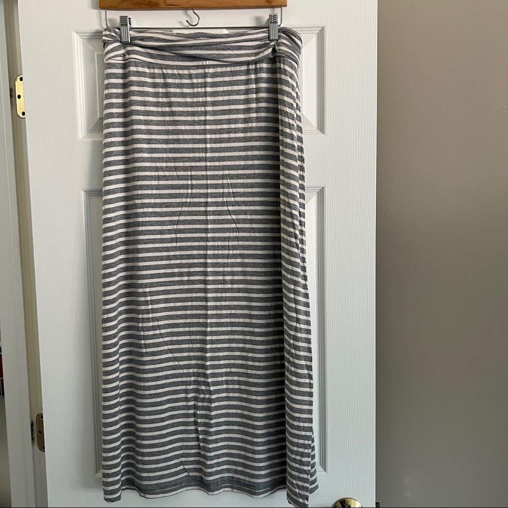 JCREW WHITE AND GREY striped maxi skirt